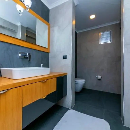 House Sapphire * Μαρμαρίς